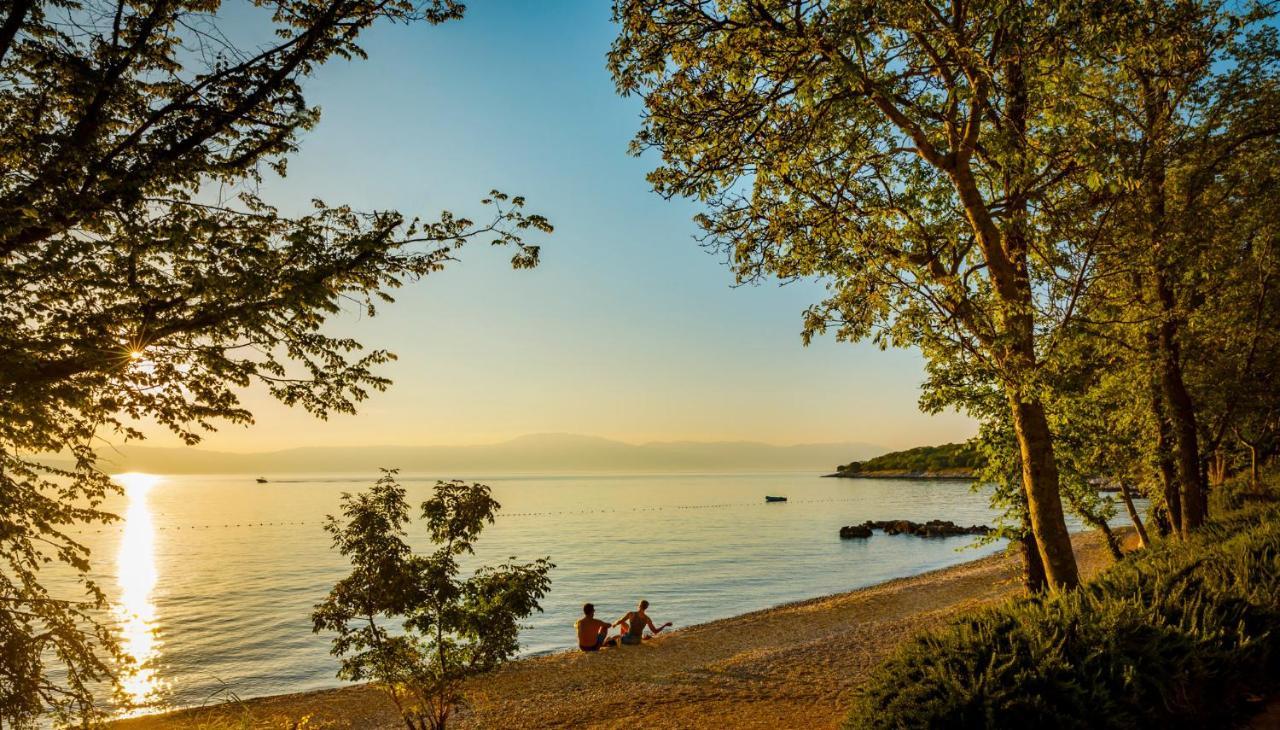 Aminess Style Glamping Villas & Holiday Homes Atea Njivice Exterior photo Sunset at Lake Michigan