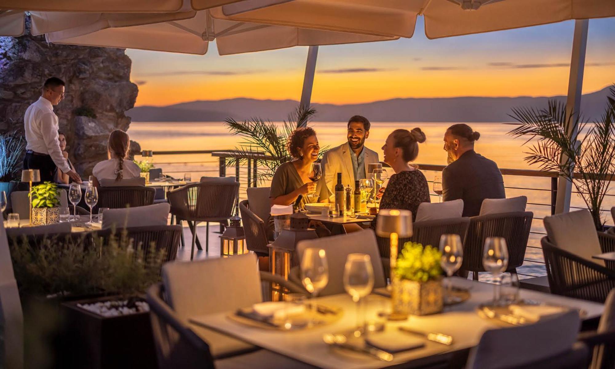 Aminess Style Glamping Villas & Holiday Homes Atea Njivice Exterior photo Restaurant in Croatia