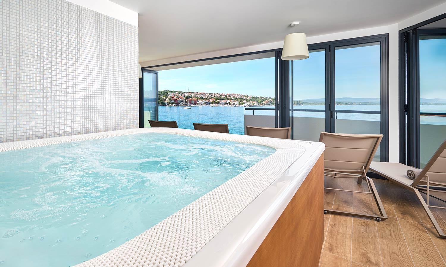 Aminess Style Glamping Villas & Holiday Homes Atea Njivice Exterior photo A whirlpool bath
