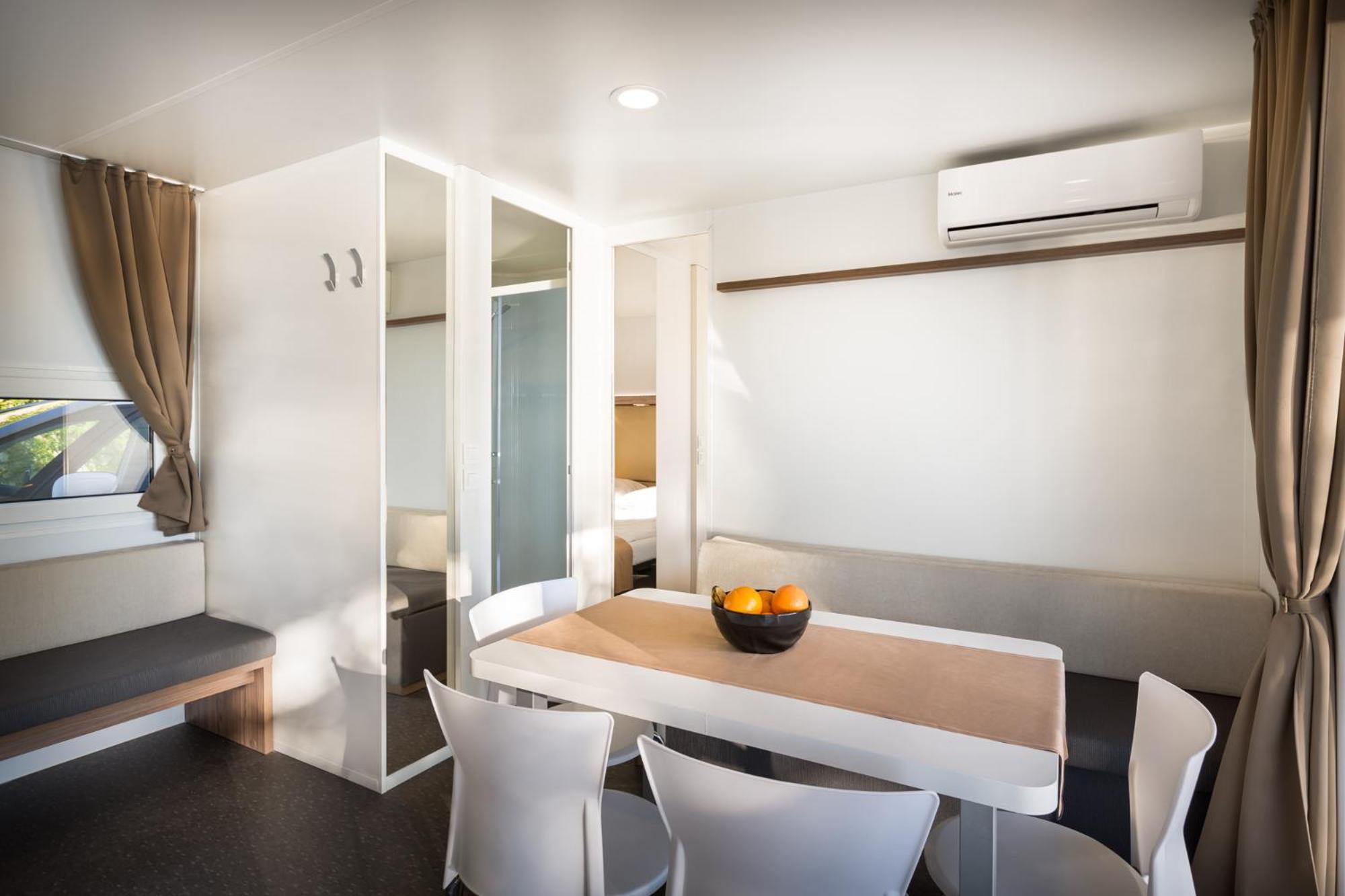 Aminess Style Glamping Villas & Holiday Homes Atea Njivice Room photo Interior of a mobile home