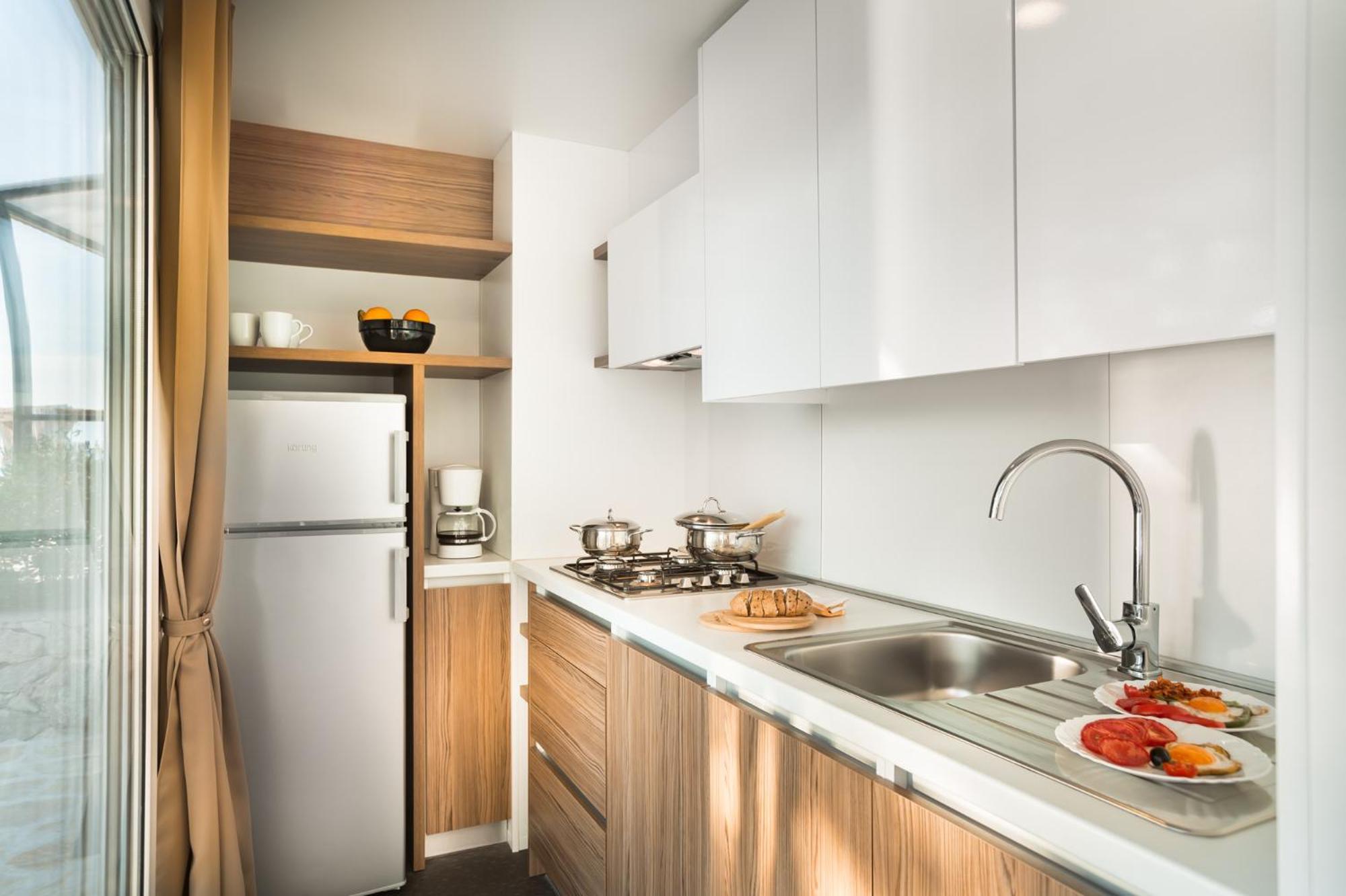 Aminess Style Glamping Villas & Holiday Homes Atea Njivice Room photo A kitchen