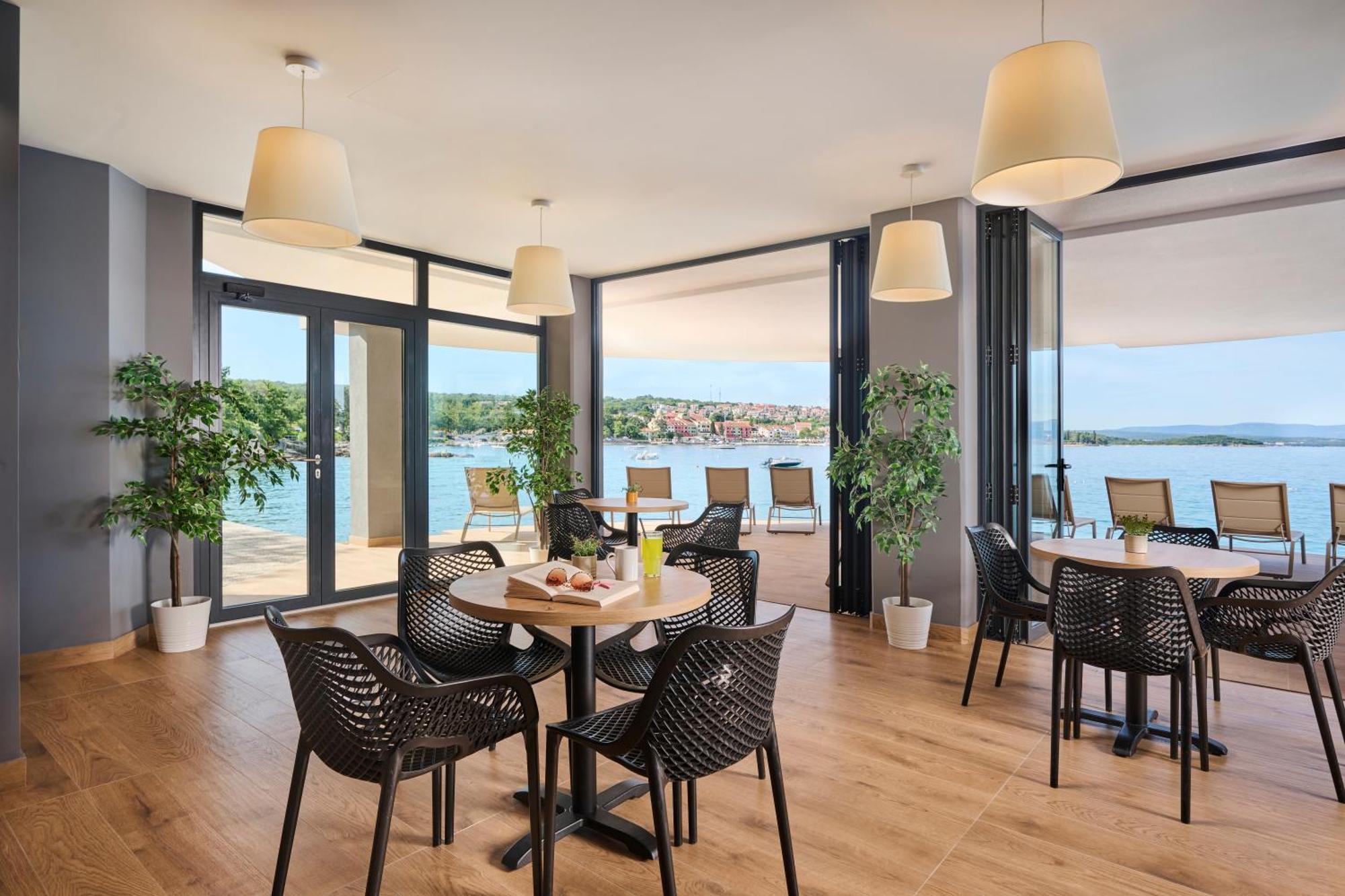 Aminess Style Glamping Villas & Holiday Homes Atea Njivice Exterior photo Restaurant