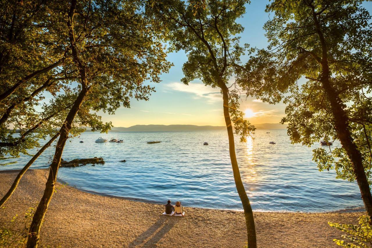 Aminess Style Glamping Villas & Holiday Homes Atea Njivice Exterior photo Sunset at the beach
